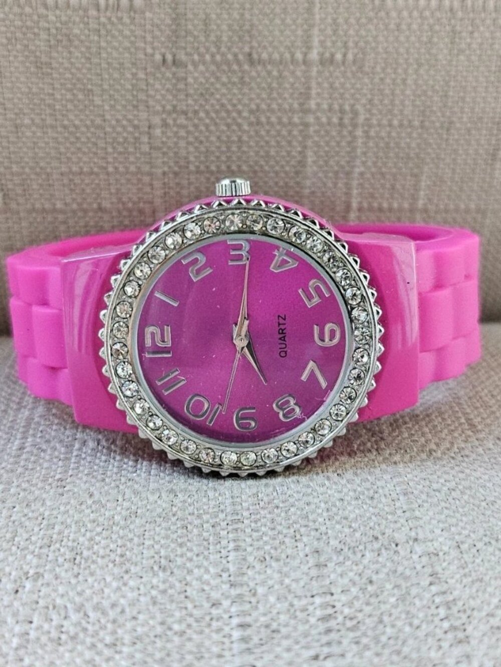 Fashion Women Wristwatch Pink Rubber Cuff Band Analog Quartz Watch